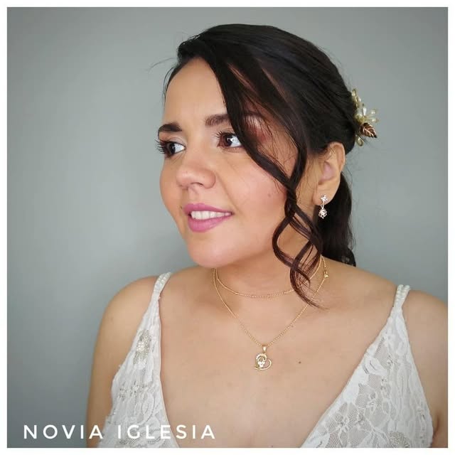 Publicación de Instagram de Adelaida MakeUp Hair